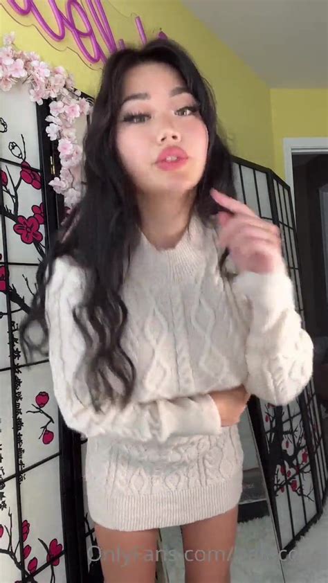 Aiyuens Teasing With Her Sex Toys Solo In Room Onlyfans Video